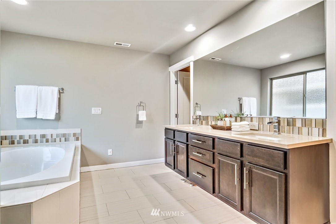 712 South 23rd Street Renton, WA 98055 - Photo 11 of 25