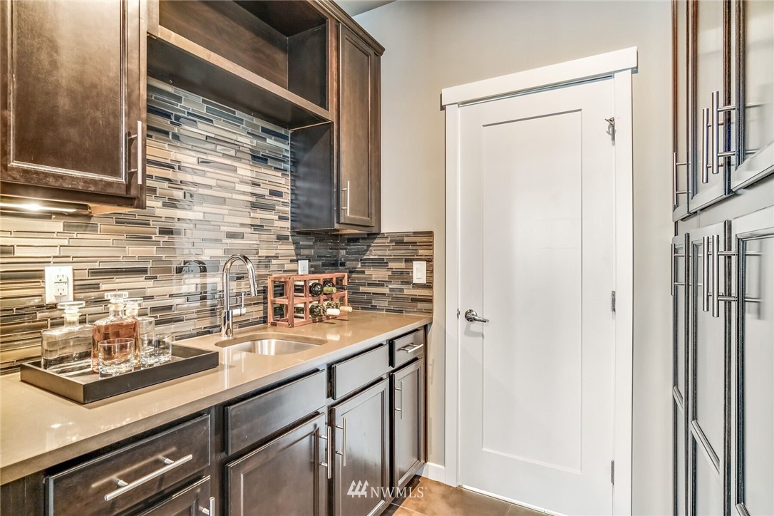712 South 23rd Street Renton, WA 98055 - Photo 9 of 25
