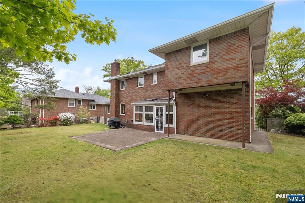 535 Summit Street Englewood Cliffs, NJ 07632 - Photo 33 of 34