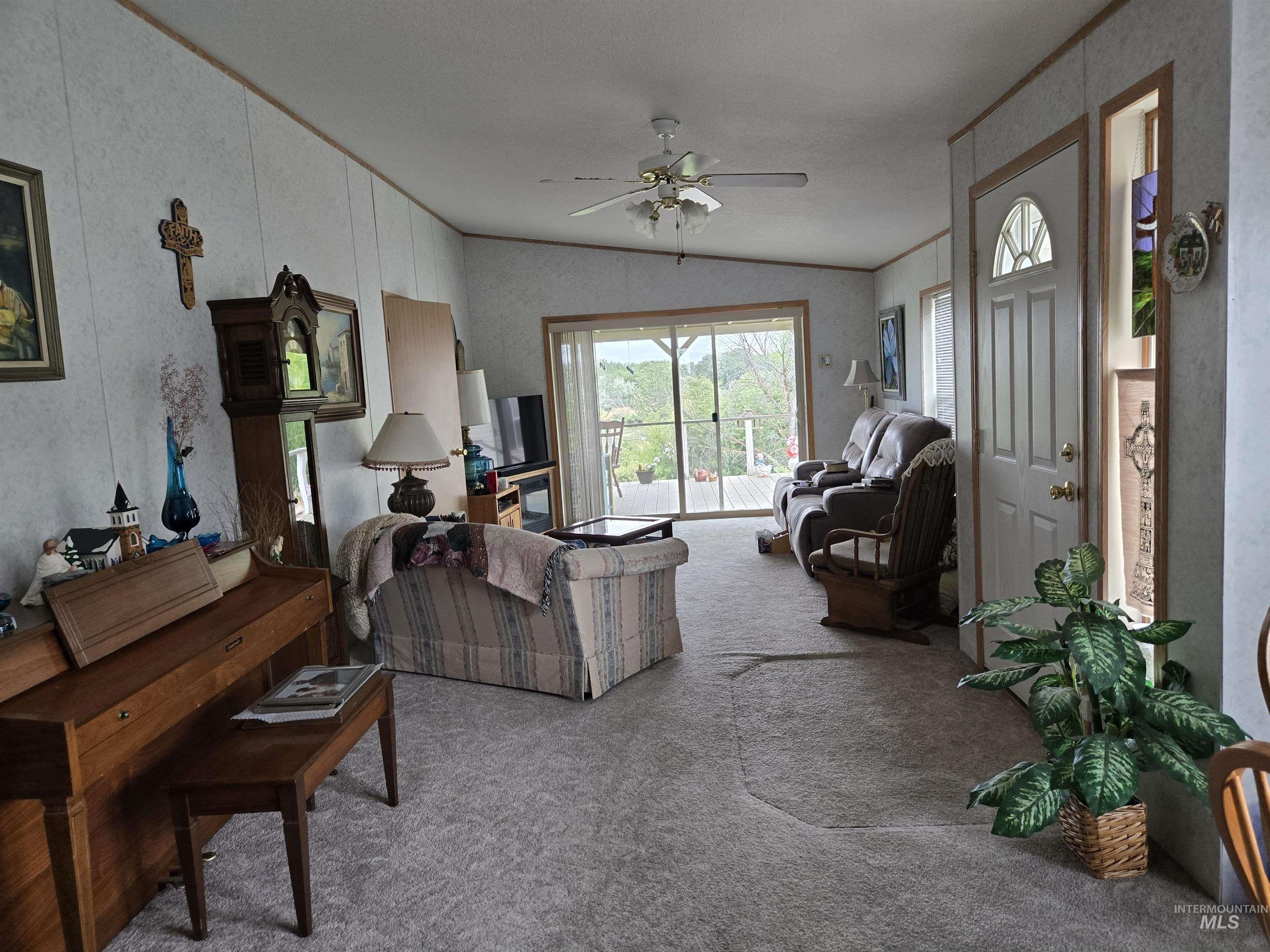 2750 Alden Road, Unit 37 Fruitland, ID 83619 - Photo 7 of 30 Carpeted living area featuring vaulted ceiling and a ceiling fan