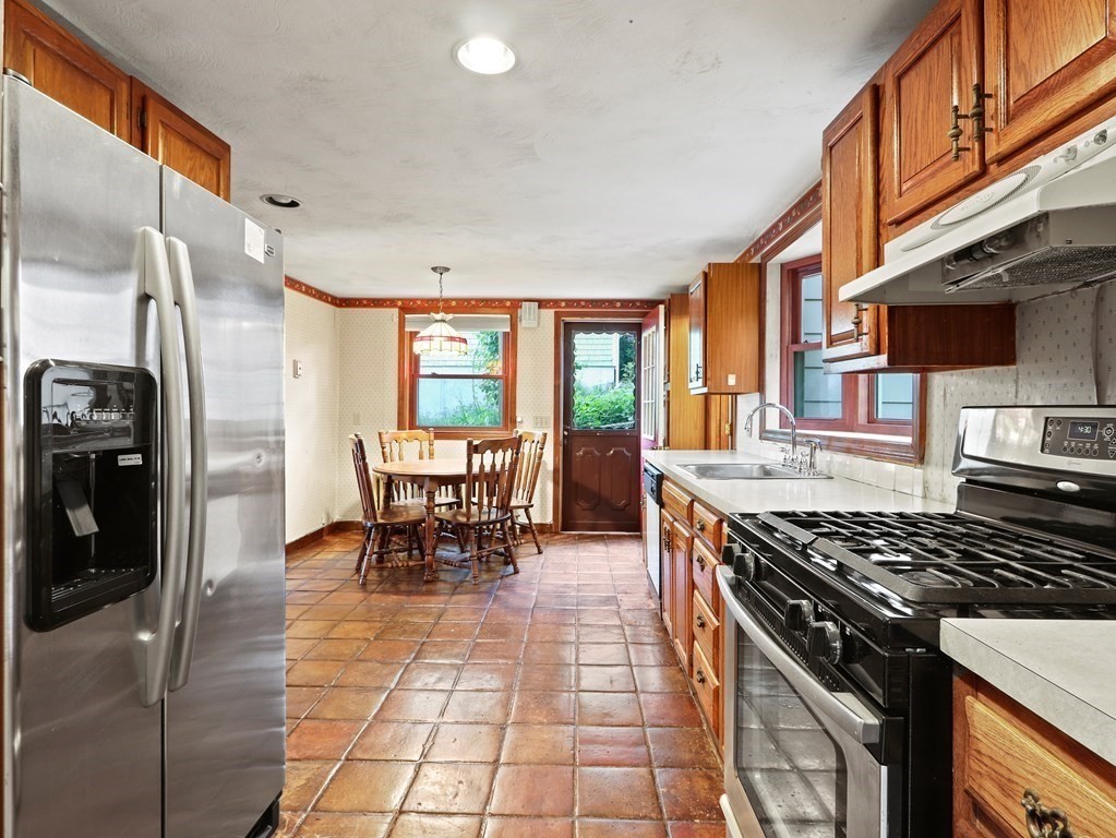 15 Searle Road Boston, MA 02132 - Photo 9 of 27