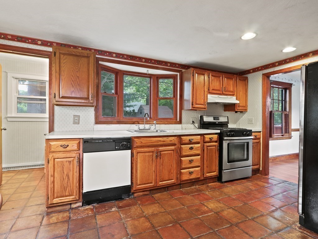 15 Searle Road Boston, MA 02132 - Photo 10 of 27