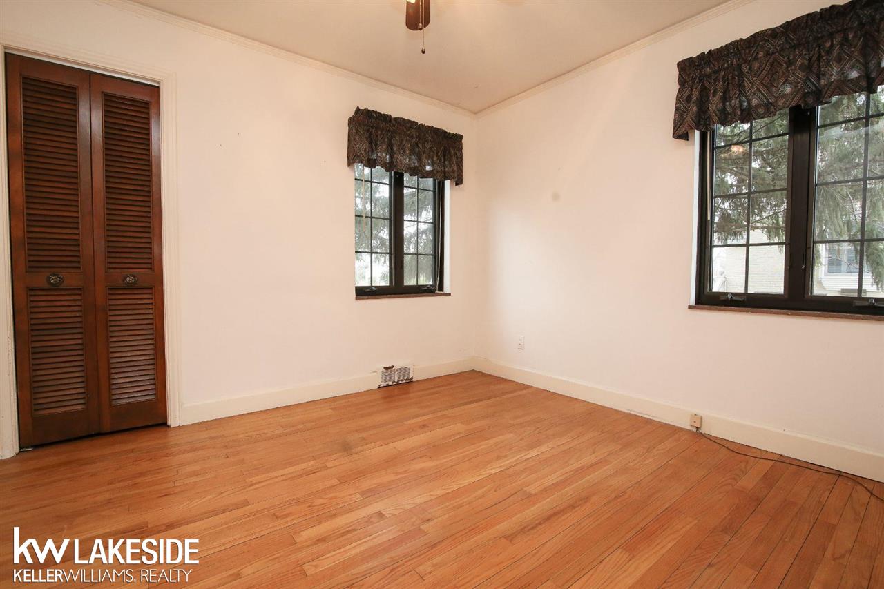 963 Roslyn Road Grosse Pointe Woods, MI 48236 - Photo 18 of 30