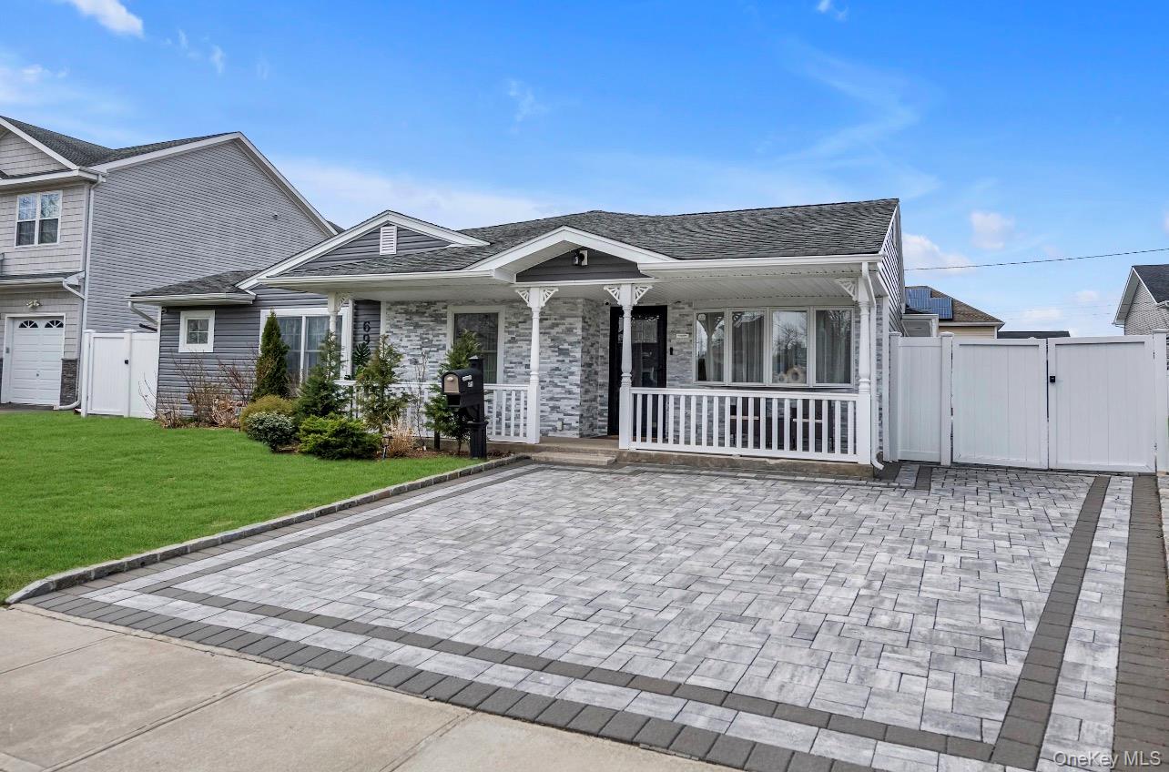 69 Candy Lane Syosset, NY 11791 - Photo 27 of 38