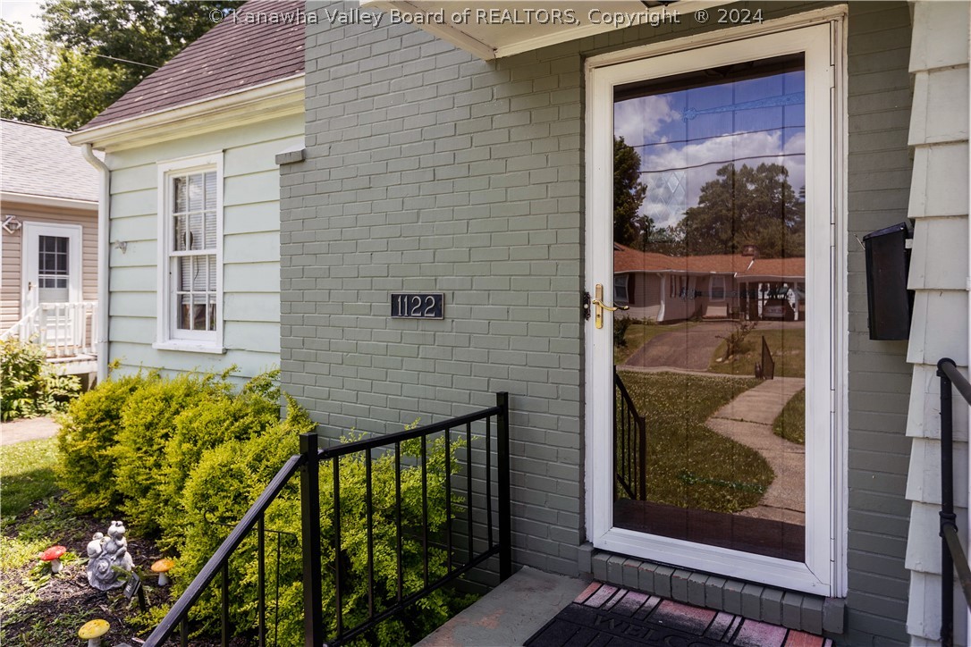 1122 Spruce Road Charleston, WV 25314 - Photo 4 of 23 Gallery Image 4