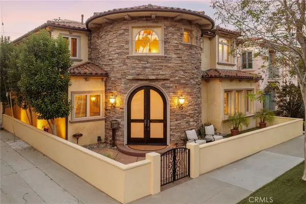 $2,799,800 | 215 East The Toledo, Long Beach, CA 90803