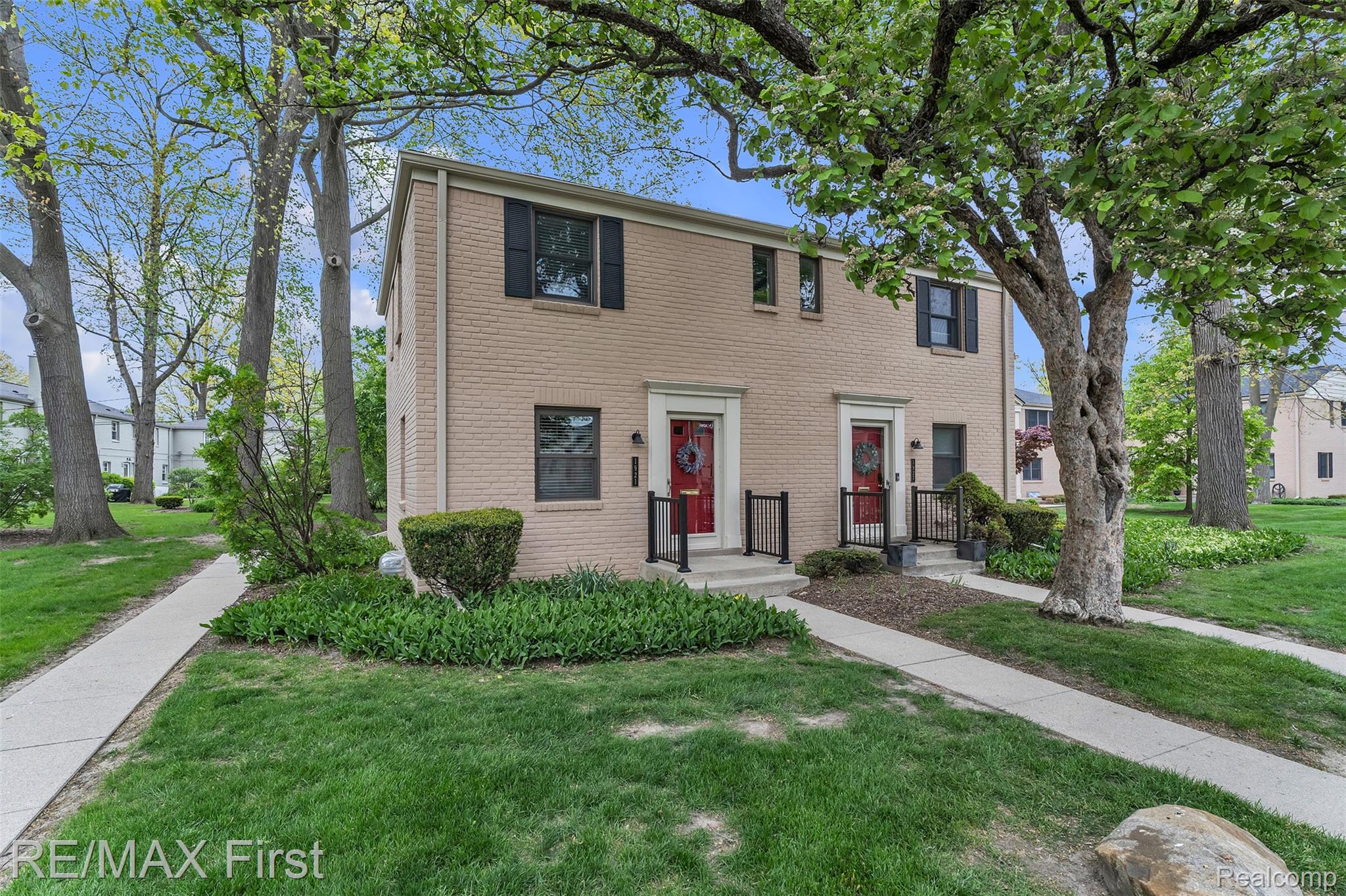 1921 Graefield Road Birmingham, MI 48009 - Photo 2 of 27 2.jpg