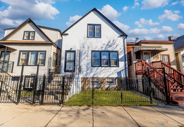 $449,000 | 4924 West Congress Parkway, Chicago, IL 60644