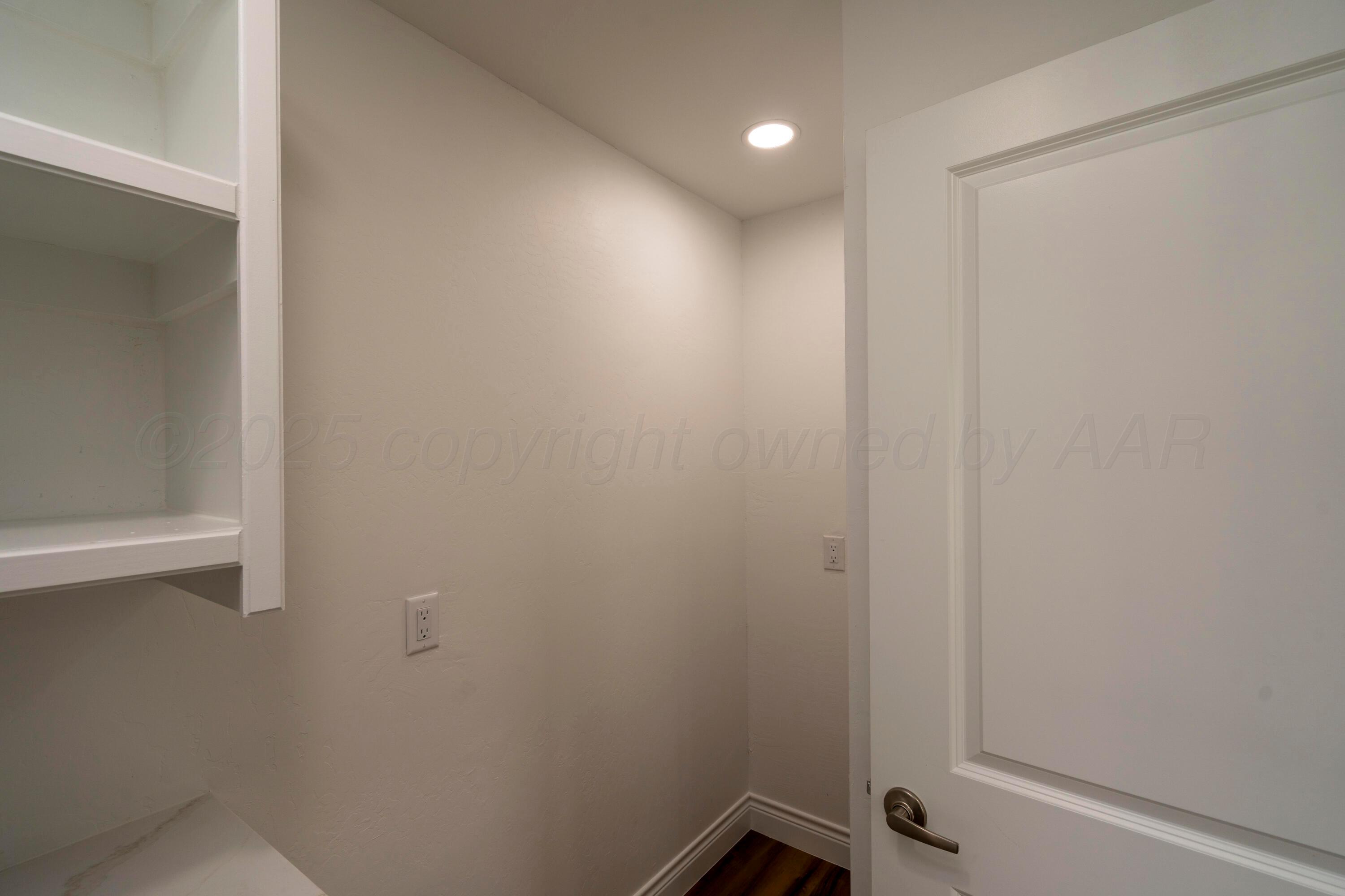 314 Overland Trail Fritch, TX 79036 - Photo 16 of 36 a view of bathroom
