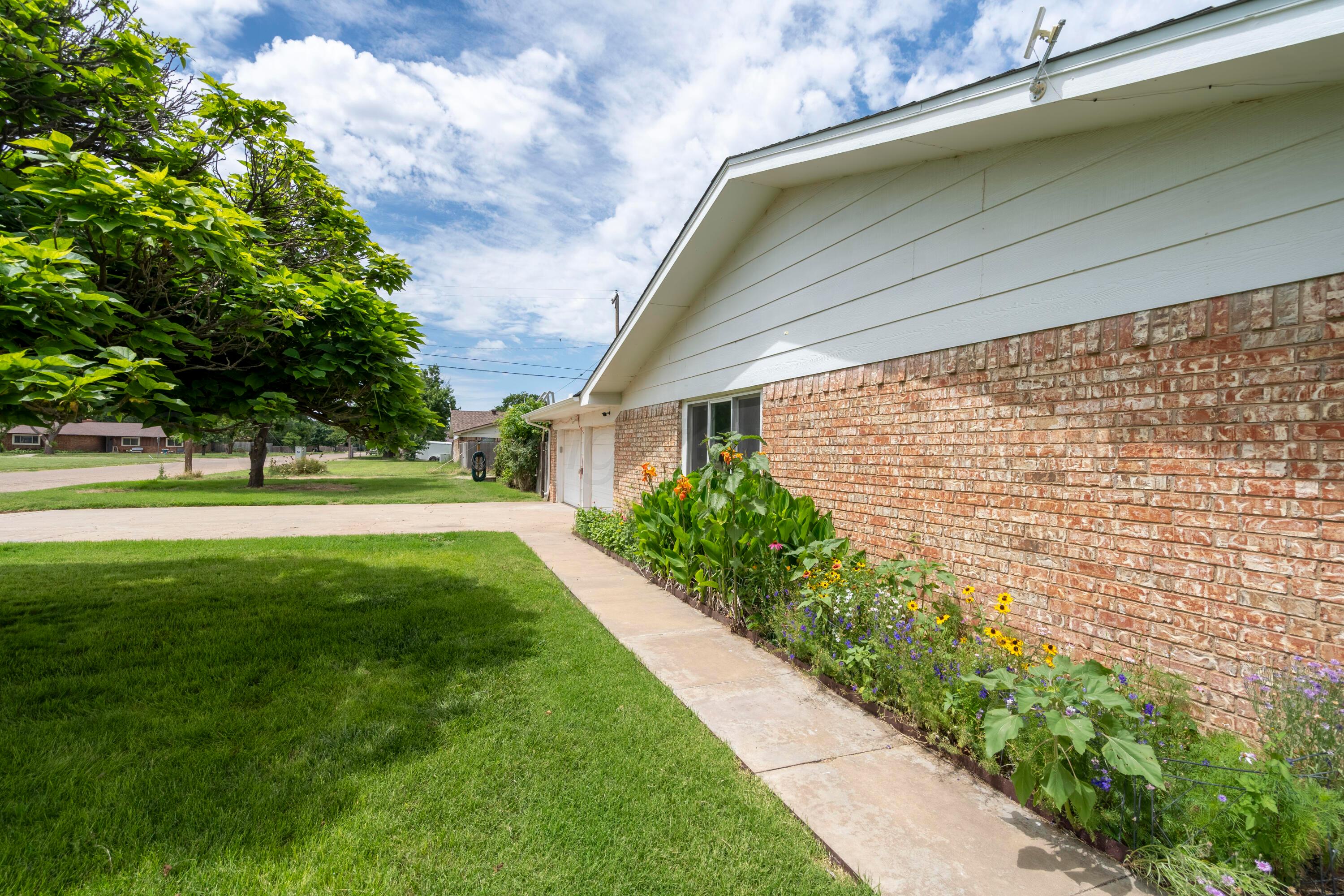 314 Overland Trail Fritch, TX 79036 - Photo 4 of 36 a view of back yard of the house