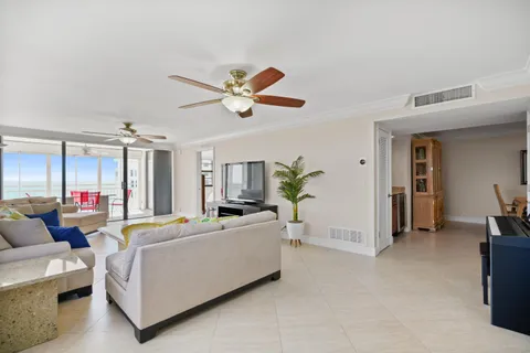 $995,000 | 911 Ocean Drive, Unit 506, Juno Beach, FL 33408