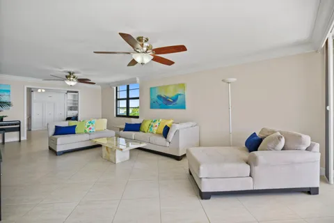 $995,000 | 911 Ocean Drive, Unit 506, Juno Beach, FL 33408