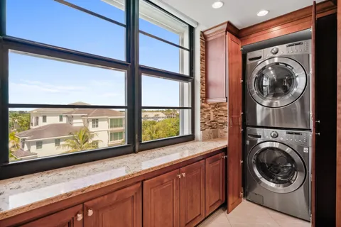 $995,000 | 911 Ocean Drive, Unit 506, Juno Beach, FL 33408