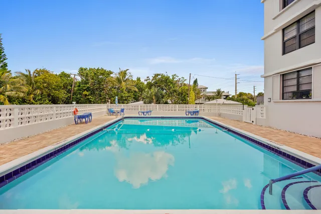 $995,000 | 911 Ocean Drive, Unit 506, Juno Beach, FL 33408