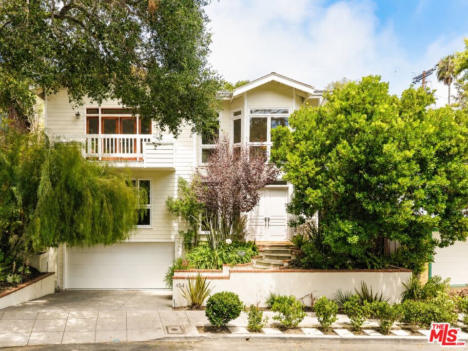 454 Sycamore Road Santa Monica, CA 90402 - Photo 1 of 31 Gallery Image 1