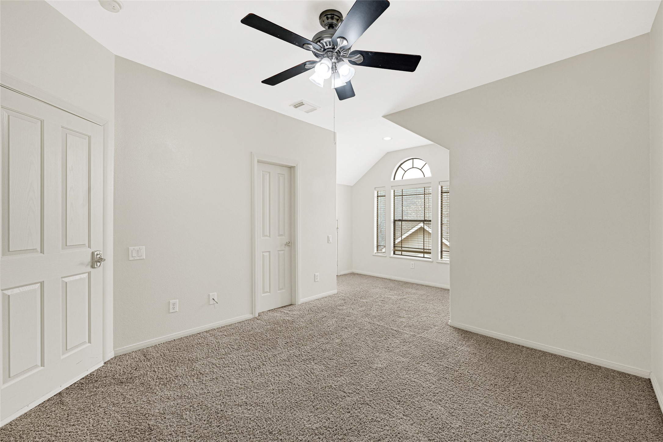 2414 Calumet Street, Unit B Houston, TX 77004 - Photo 22 of 27 an empty room with windows and fan