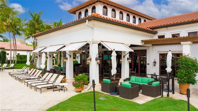 a view of a tennis court