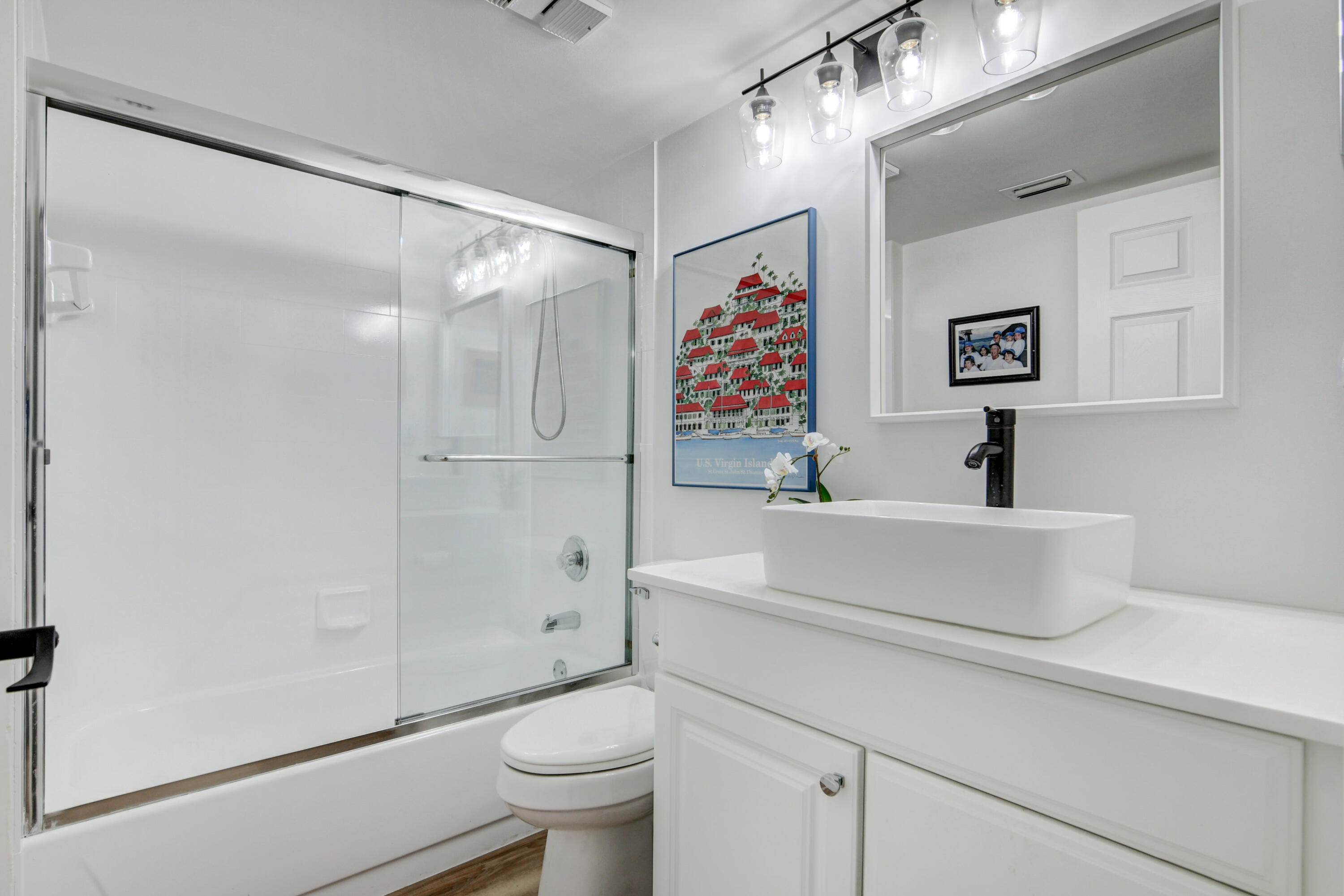 7568 Regency Lake Drive, Unit B101 Boca Raton, FL 33433 - Photo 27 of 37 Guest Bathroom