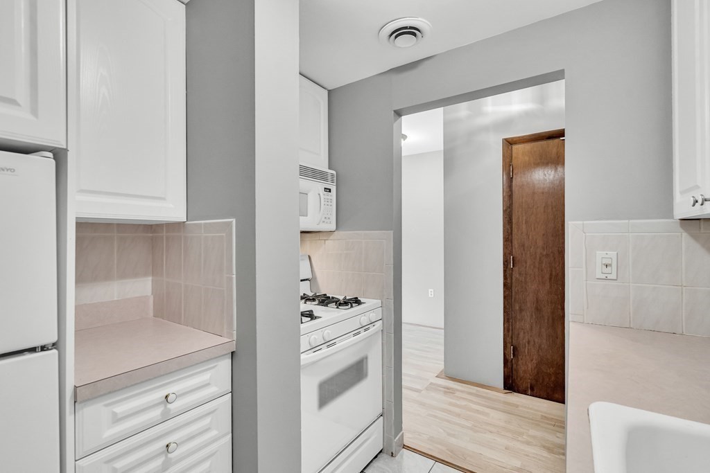 20 Stearns Road, Unit 33 Brookline, MA 02446 - Photo 8 of 31 Gallery Image 8