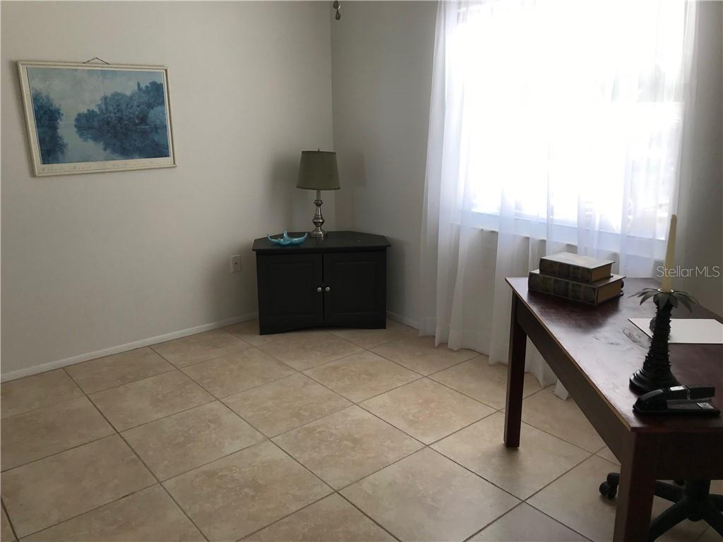 908 Royal Road Venice, FL 34293 - Photo 15 of 30 Guest bed room used as a den