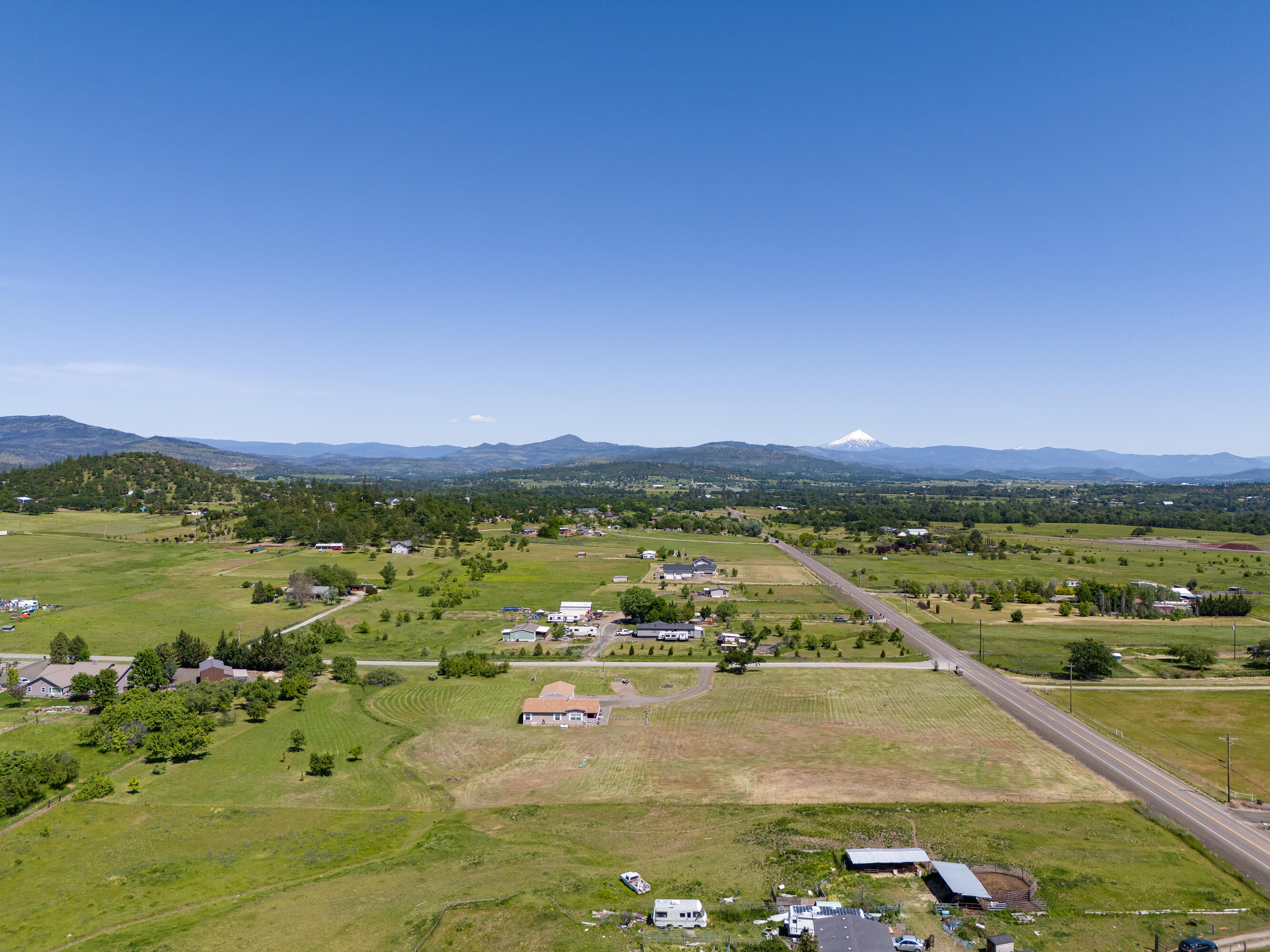 14399 Avalon Road White City, OR 97503 - Photo 32 of 38 Five level acres with views!