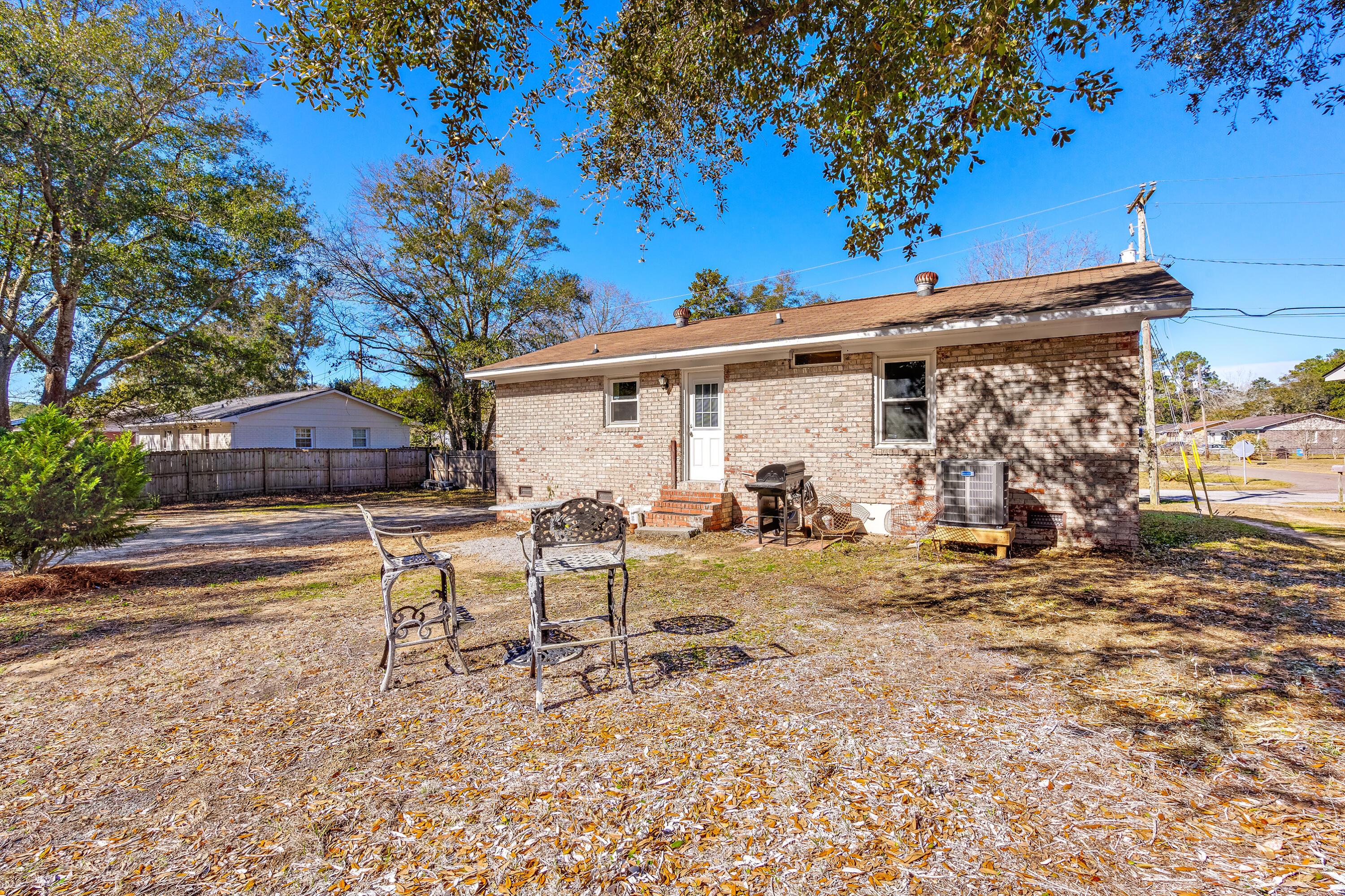 1527 Seacroft Road Charleston, SC 29412 - Photo 12 of 13 Backyard1