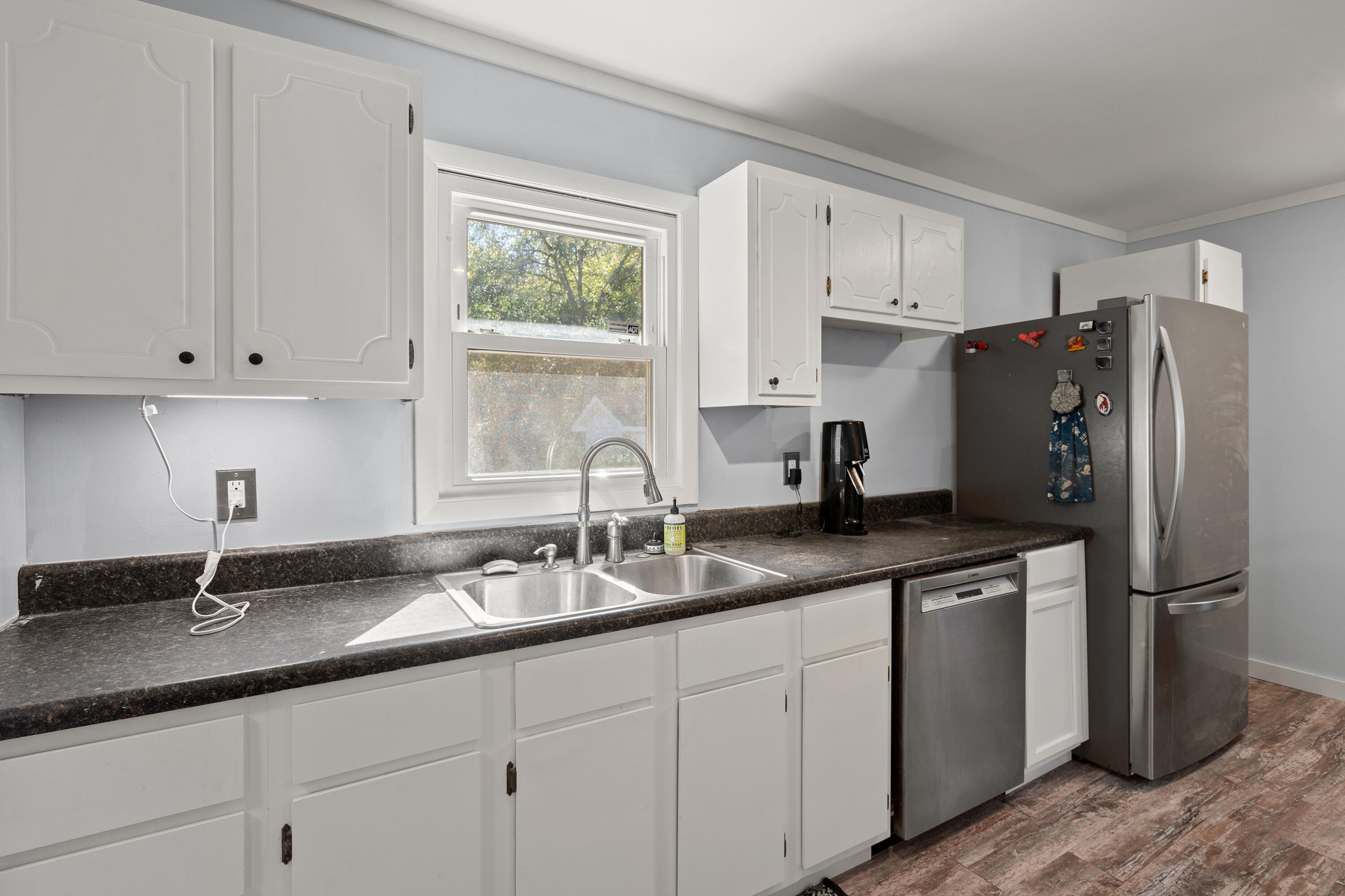 1527 Seacroft Road Charleston, SC 29412 - Photo 5 of 13 Kitchen