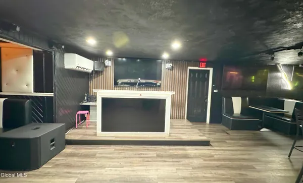 $950,000 | 1490 State Street, Schenectady, NY 12304