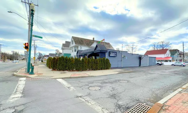 $950,000 | 1490 State Street, Schenectady, NY 12304