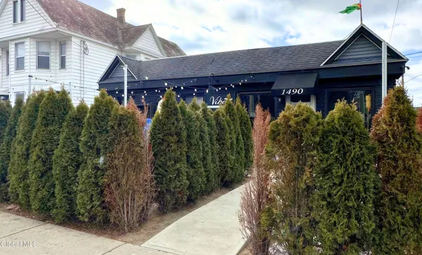 $950,000 | 1490 State Street, Schenectady, NY 12304