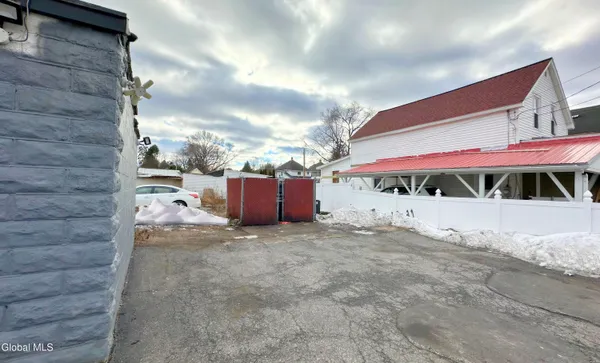 $950,000 | 1490 State Street, Schenectady, NY 12304