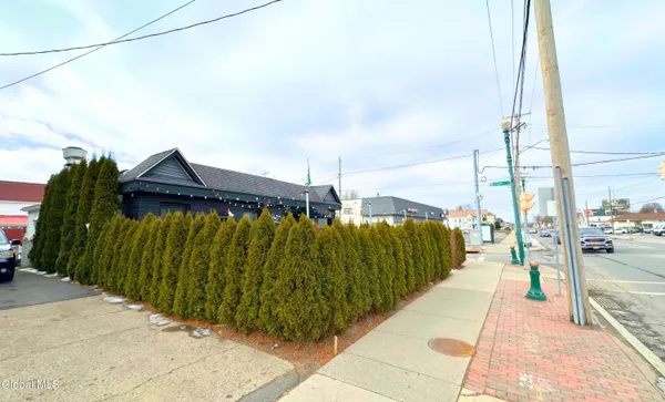 $950,000 | 1490 State Street, Schenectady, NY 12304