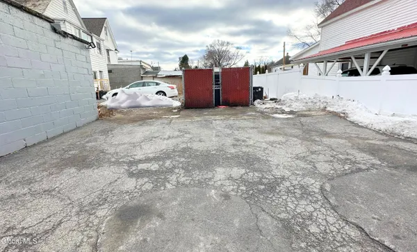 $950,000 | 1490 State Street, Schenectady, NY 12304