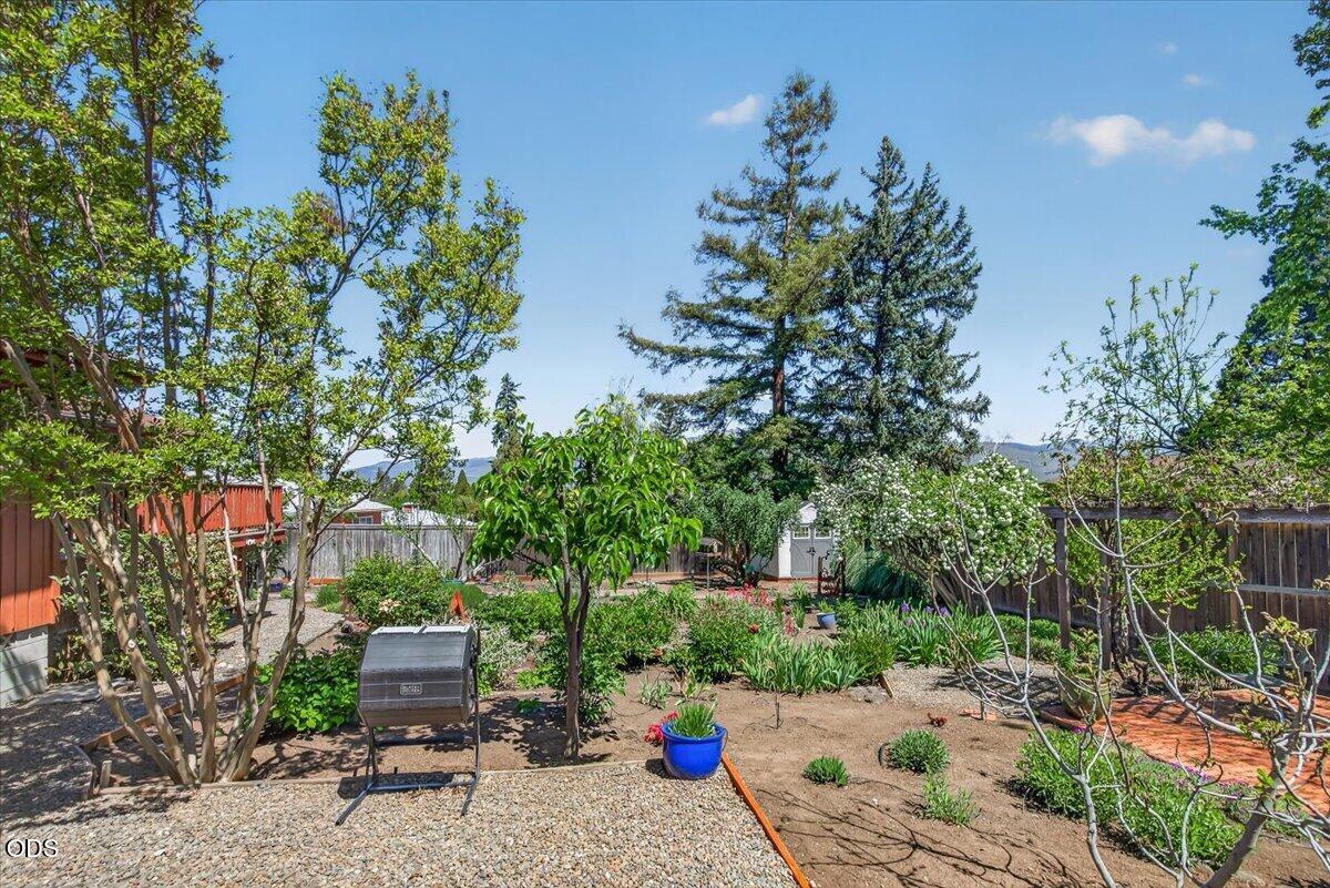 1056 Beswick Way Ashland, OR 97520 - Photo 39 of 47