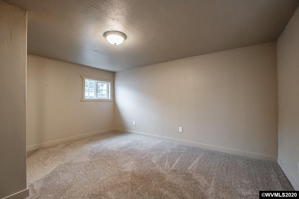 88 Walker Road Lebanon, OR 97355 - Photo 12 of 29 Gallery Image 12