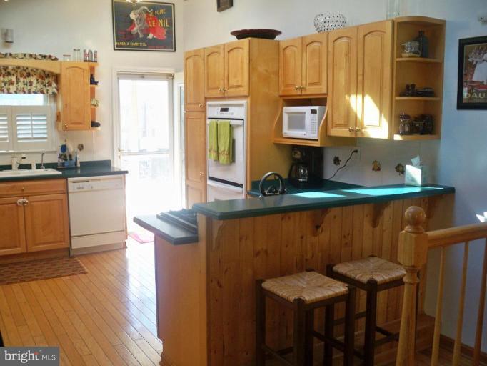 4430 Roundhill Road Alexandria, VA 22310 - Photo 2 of 14 Kitchen