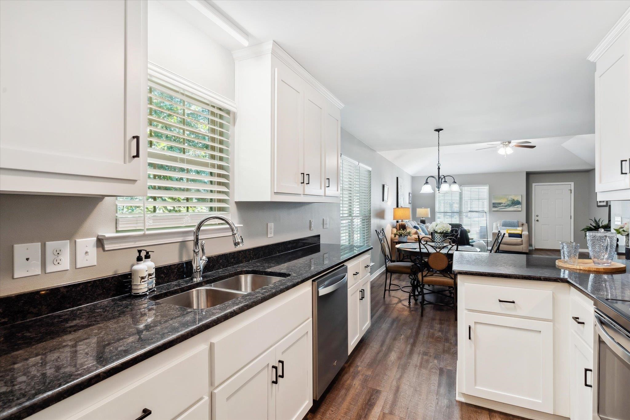 16096 Hoiles Avenue Silverhill, AL 36576 - Photo 8 of 20 Kitchen