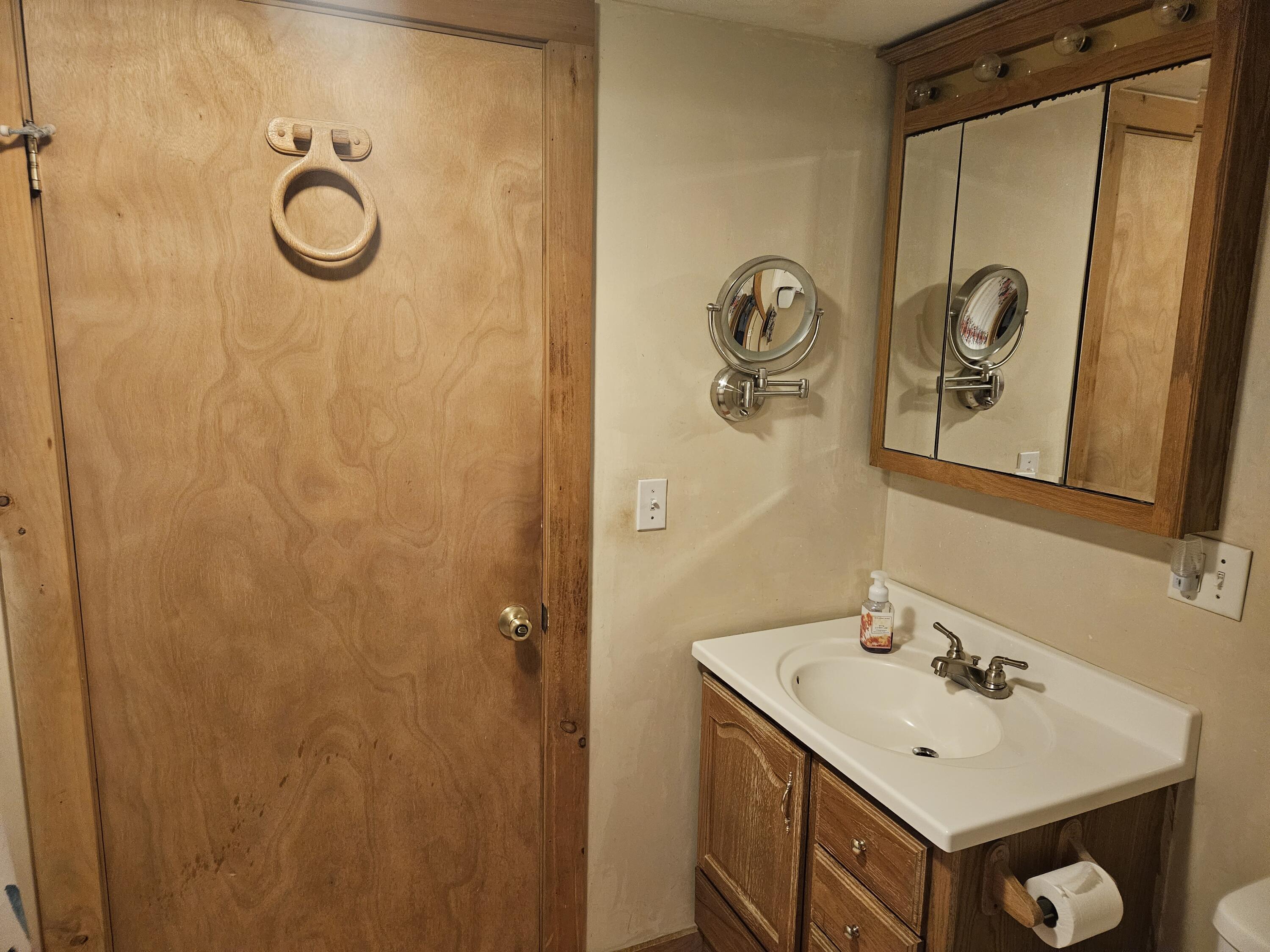 657 Mohawk Road Lincoln, ME 04457 - Photo 12 of 24 Bath