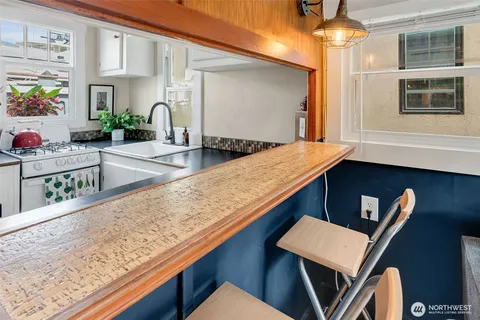 $383,000 | 2143 North Northlake Way, Unit 11, Seattle, WA 98103