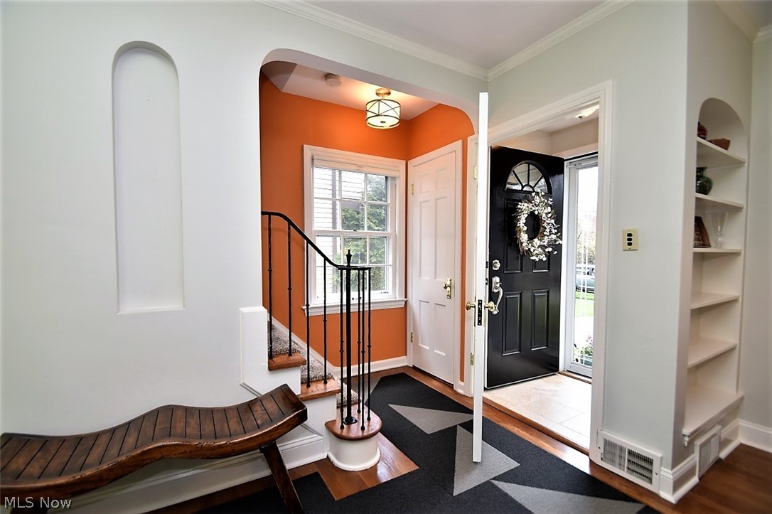 3721 Gridley Road Shaker Heights, OH 44122 - Photo 2 of 35 Gallery Image 2