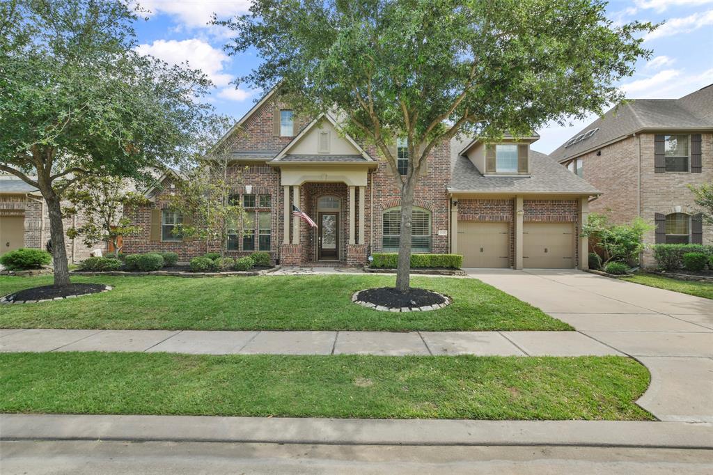 Welcome home to 18901 N Bee Cave Springs Cir in Towne Lake!