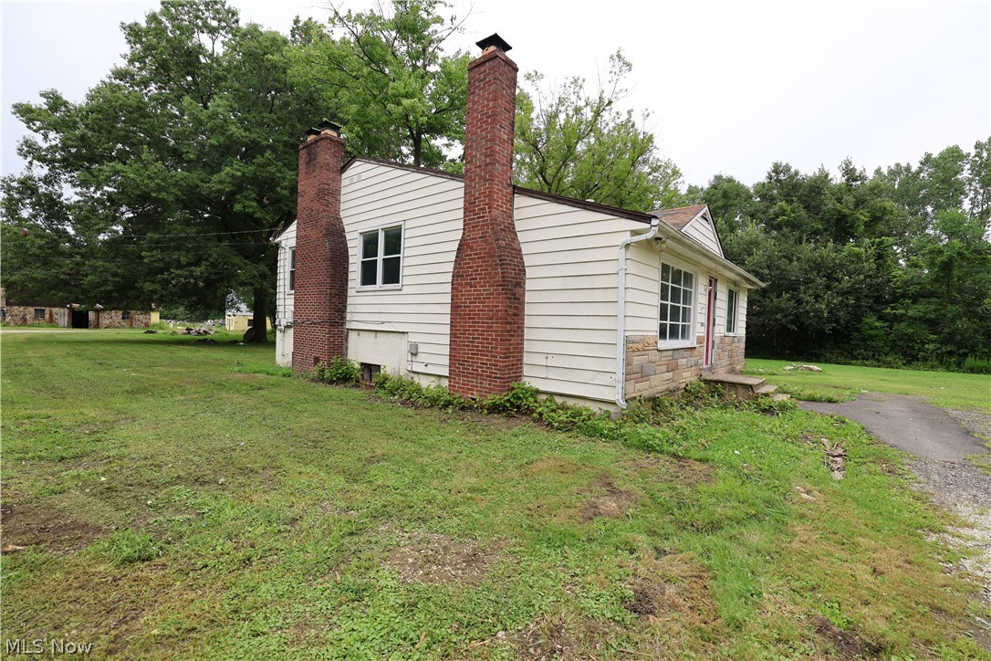 2938 SOM Center Road Willoughby, OH 44094 - Photo 5 of 21 Side of home