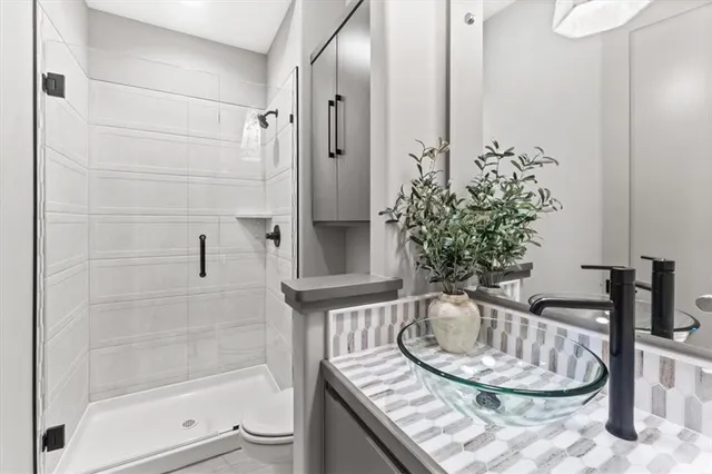 $1,278,490 | 6101 Northwest 58th Street, Kansas City, MO 64151