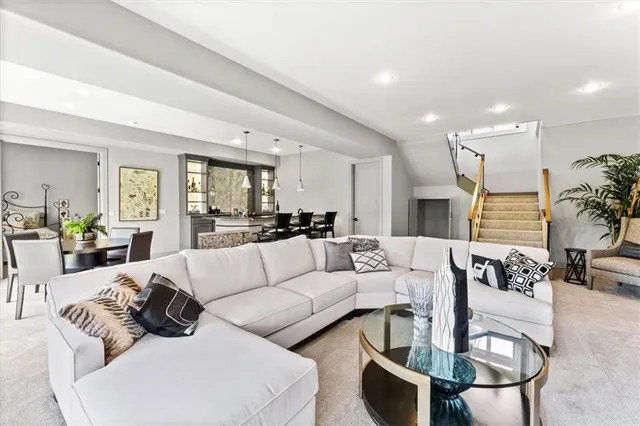 $1,278,490 | 6101 Northwest 58th Street, Kansas City, MO 64151