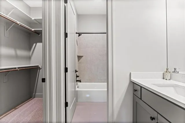 $1,278,490 | 6101 Northwest 58th Street, Kansas City, MO 64151