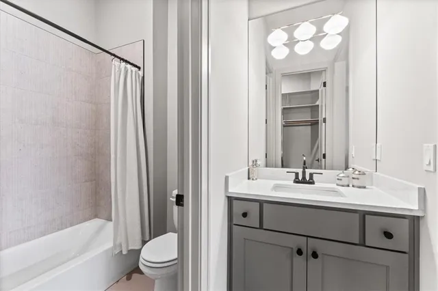 $1,278,490 | 6101 Northwest 58th Street, Kansas City, MO 64151