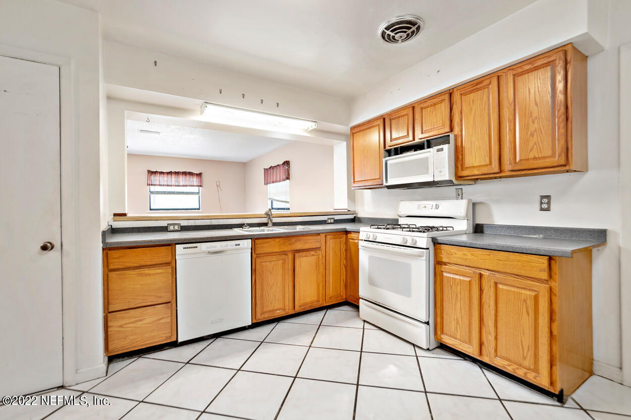 7381 May Apple Road Jacksonville, FL 32211 - Photo 8 of 17 2242DF23-1725-453A-976E-21C400BC6D9E
