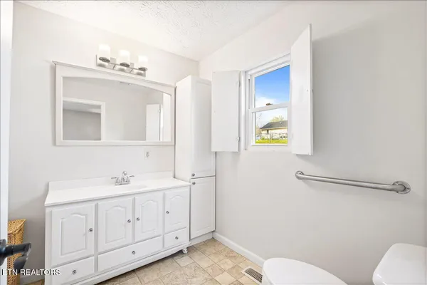 $229,900 | 807 South 8th Street, La Follette, TN 37766