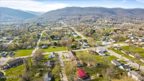 $229,900 | 807 South 8th Street, La Follette, TN 37766