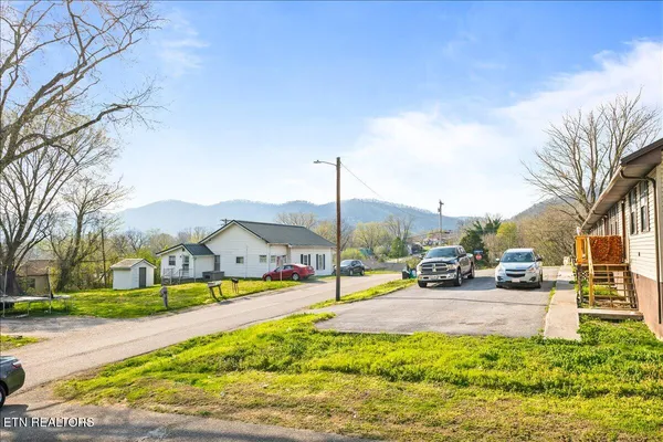 $229,900 | 807 South 8th Street, La Follette, TN 37766